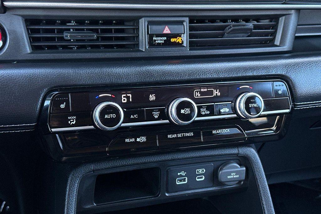 used 2025 Honda Pilot car, priced at $39,892