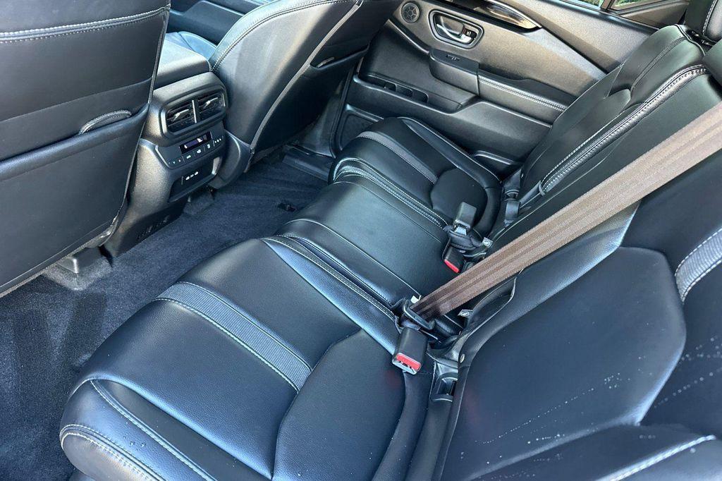 used 2025 Honda Pilot car, priced at $39,892