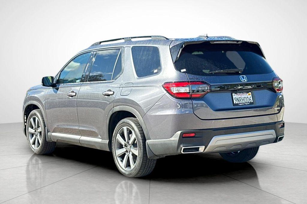 used 2025 Honda Pilot car, priced at $39,892