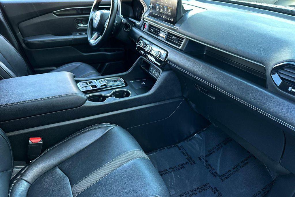 used 2025 Honda Pilot car, priced at $39,892