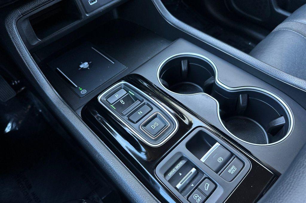 used 2025 Honda Pilot car, priced at $39,892