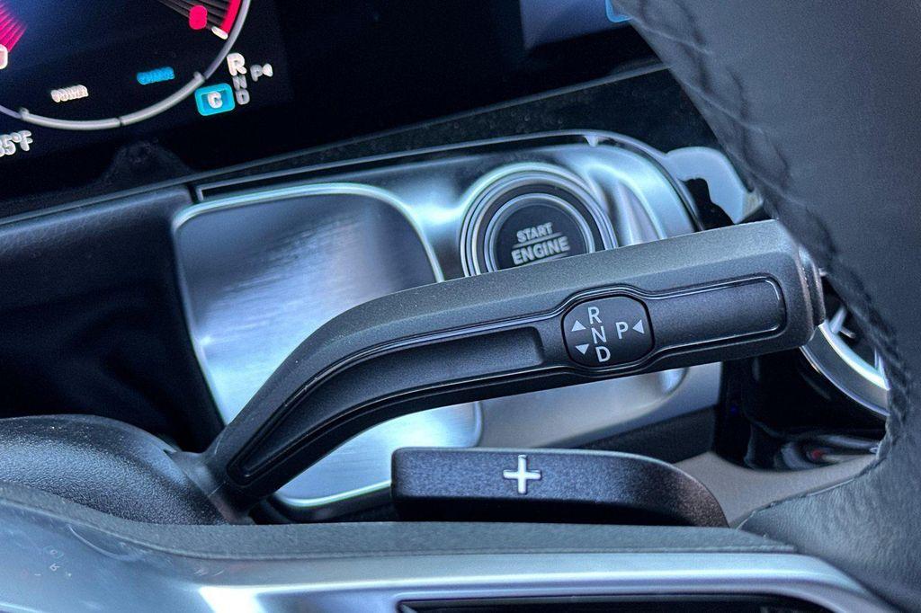 new 2025 Mercedes-Benz GLB 250 car, priced at $41,016