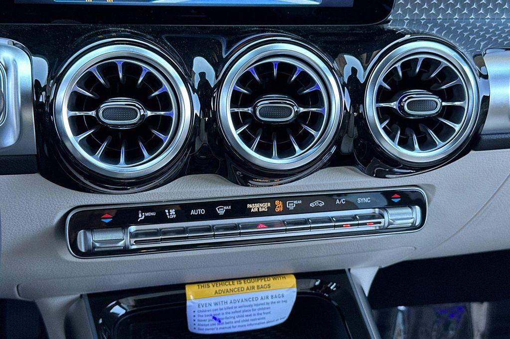 new 2025 Mercedes-Benz GLB 250 car, priced at $41,016