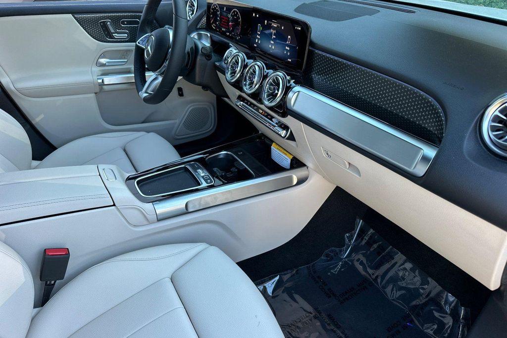 new 2025 Mercedes-Benz GLB 250 car, priced at $41,016