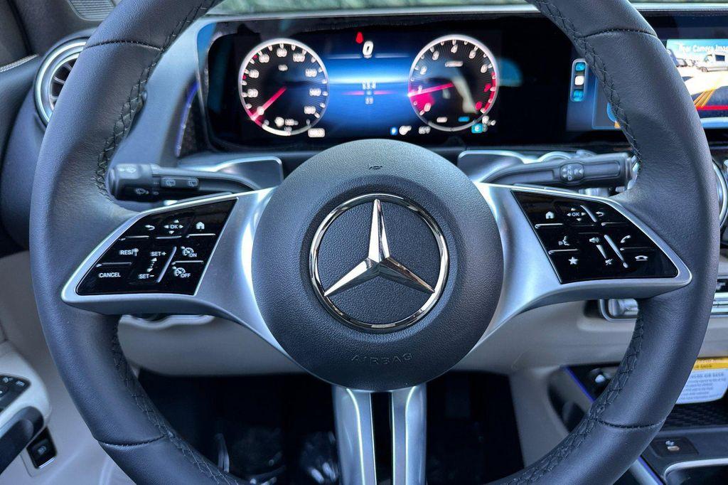 new 2025 Mercedes-Benz GLB 250 car, priced at $41,016