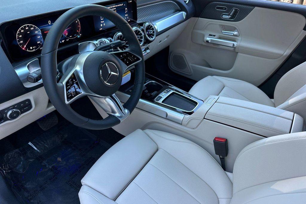 new 2025 Mercedes-Benz GLB 250 car, priced at $41,016