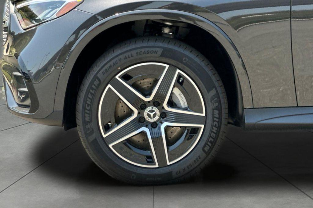 new 2025 Mercedes-Benz GLC 300 car, priced at $52,560