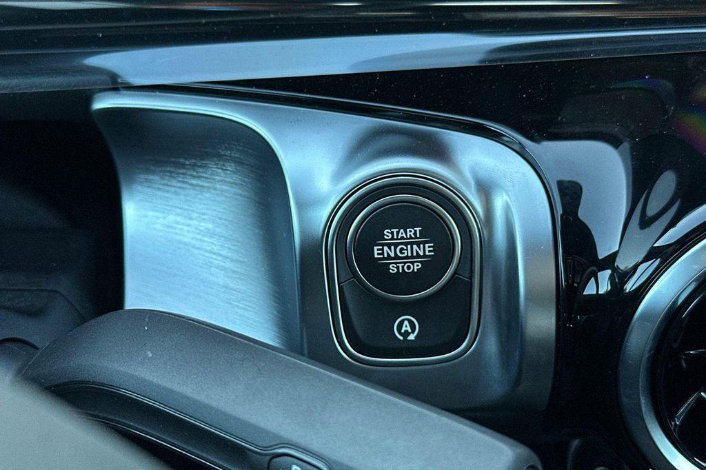 new 2026 Mercedes-Benz GLB 250 car, priced at $47,115