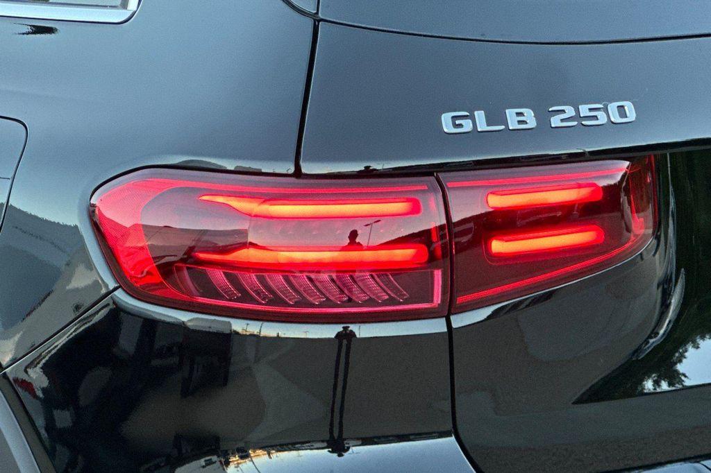 new 2026 Mercedes-Benz GLB 250 car, priced at $47,115