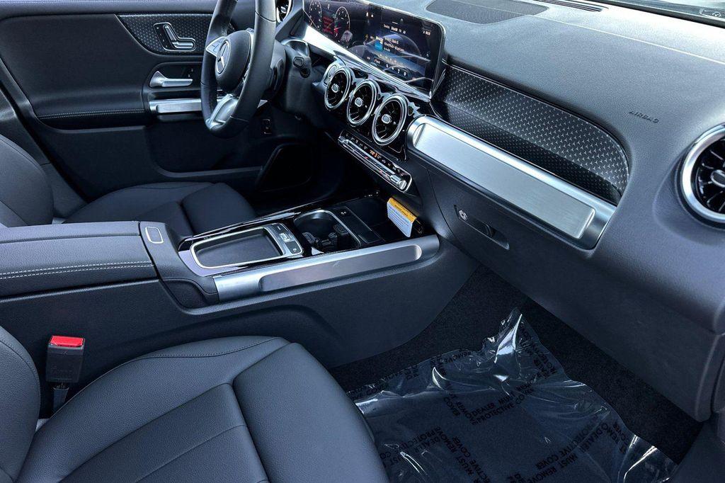 new 2026 Mercedes-Benz GLB 250 car, priced at $47,115