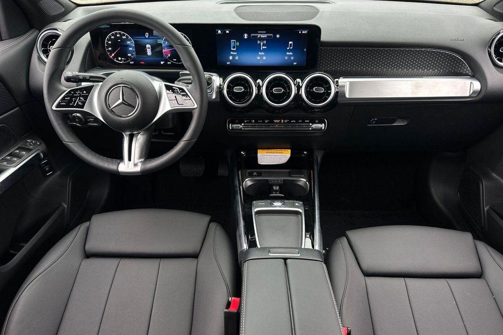 new 2025 Mercedes-Benz GLB 250 car, priced at $37,868