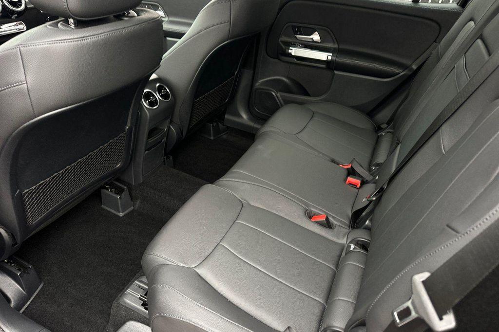 new 2025 Mercedes-Benz GLB 250 car, priced at $37,868