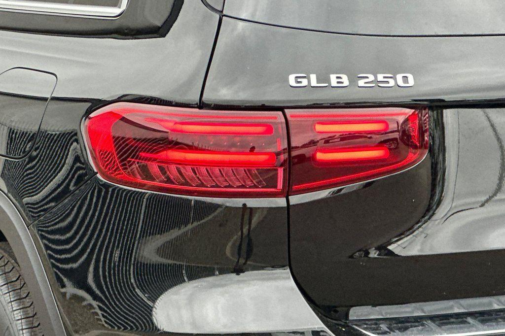 new 2025 Mercedes-Benz GLB 250 car, priced at $37,868