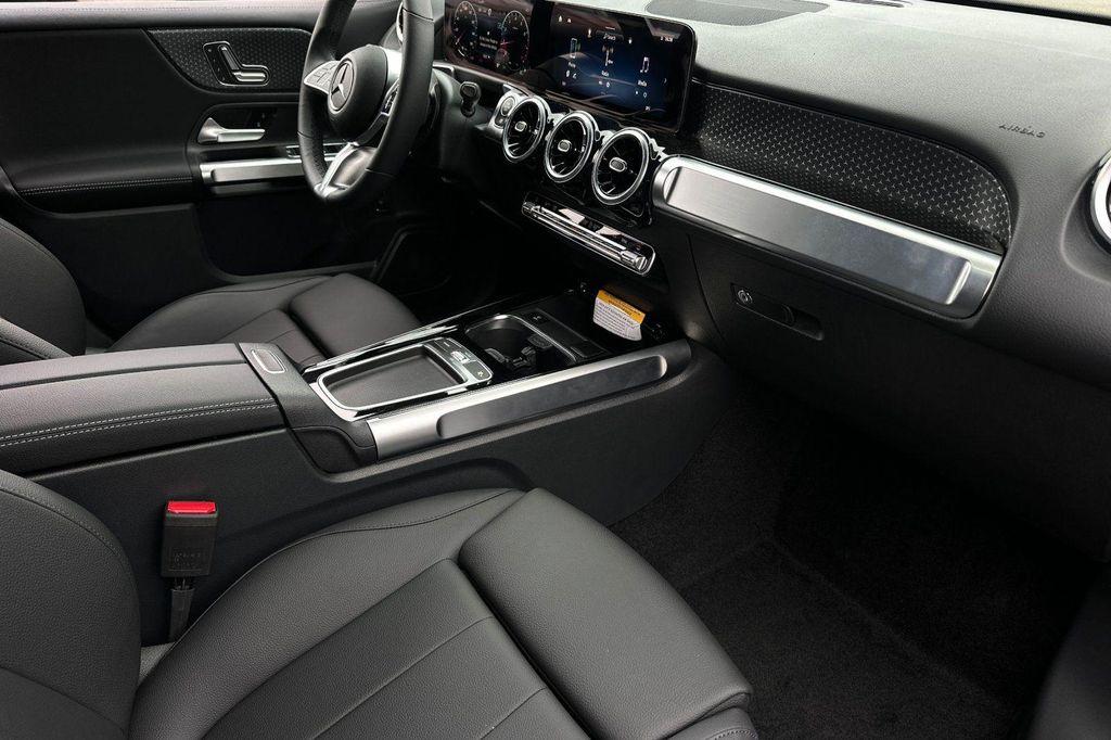 new 2025 Mercedes-Benz GLB 250 car, priced at $37,868