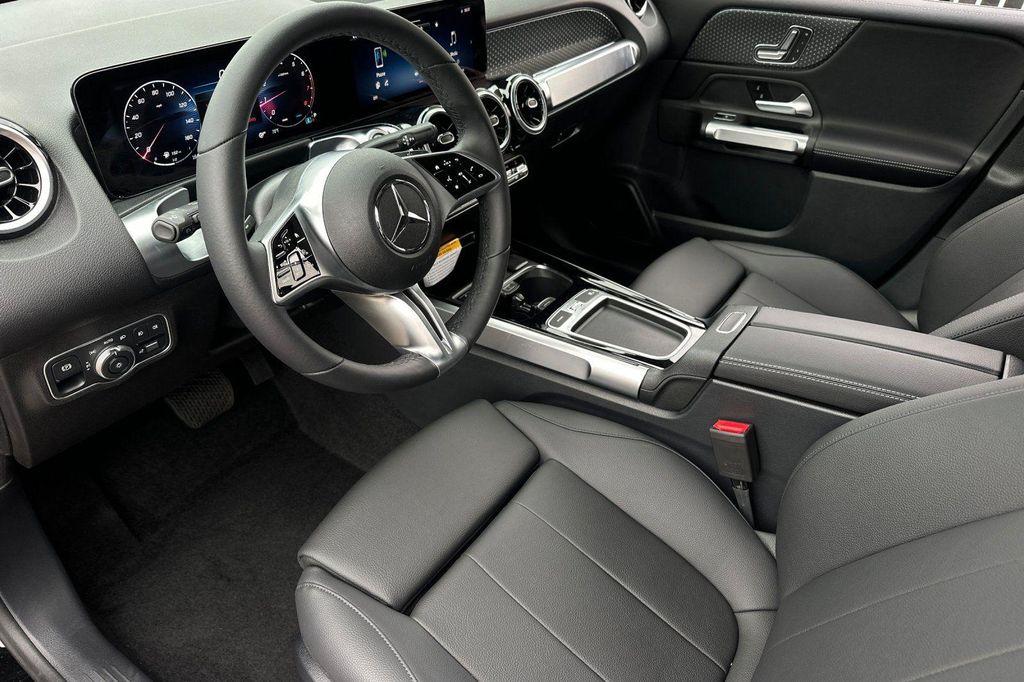 new 2025 Mercedes-Benz GLB 250 car, priced at $37,868