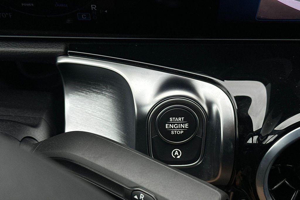 new 2025 Mercedes-Benz GLB 250 car, priced at $37,868