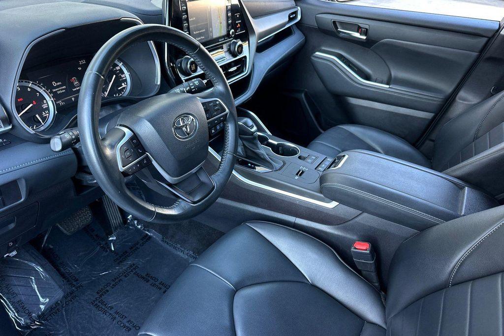 used 2022 Toyota Highlander car, priced at $33,800
