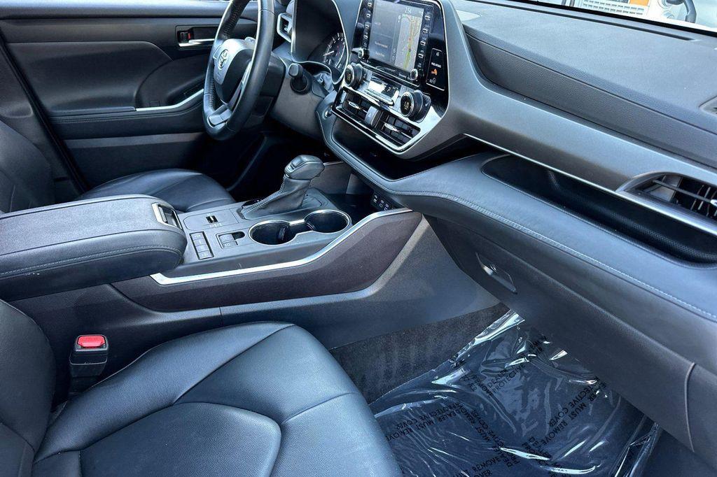 used 2022 Toyota Highlander car, priced at $33,800