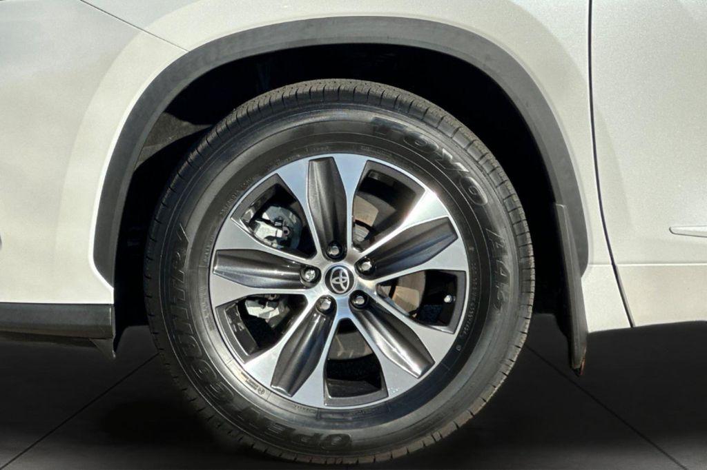 used 2022 Toyota Highlander car, priced at $33,800