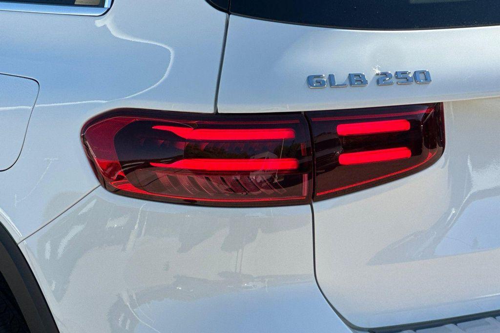 new 2025 Mercedes-Benz GLB 250 car, priced at $41,016