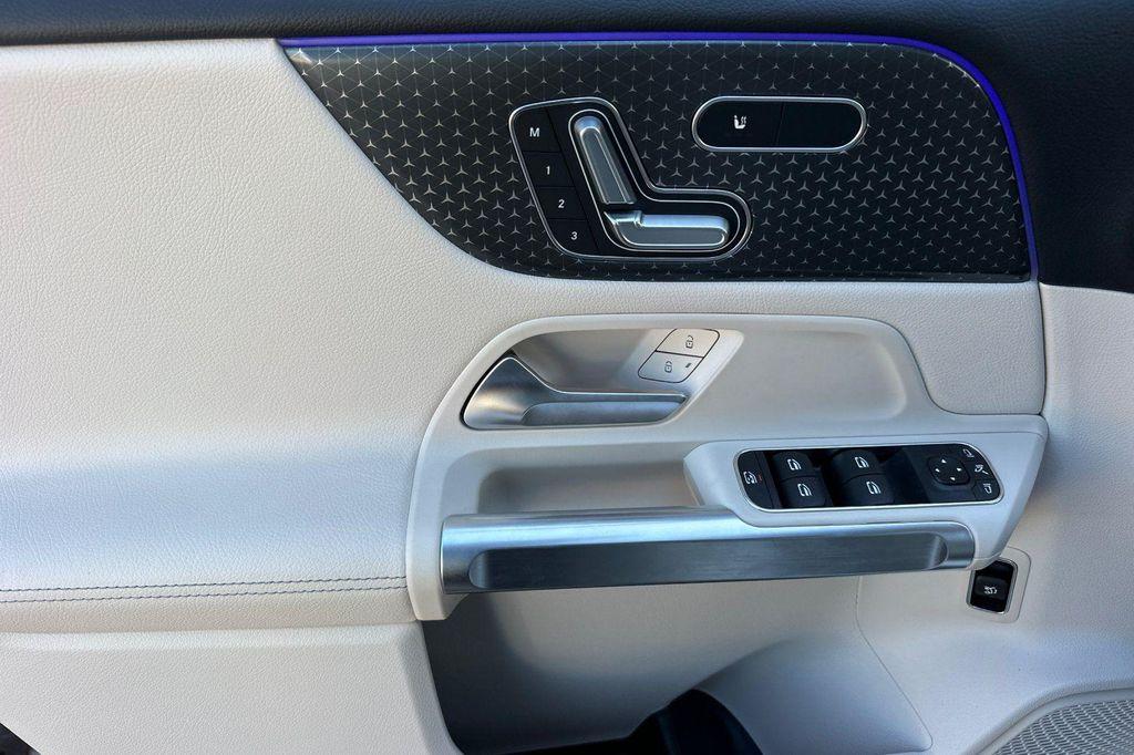 new 2025 Mercedes-Benz GLB 250 car, priced at $41,016