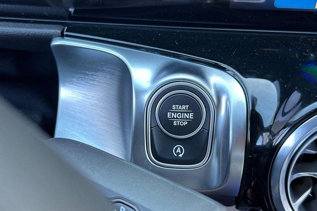 new 2025 Mercedes-Benz GLB 250 car, priced at $41,016