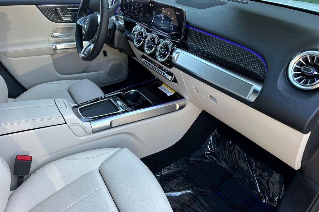 new 2025 Mercedes-Benz GLB 250 car, priced at $41,016