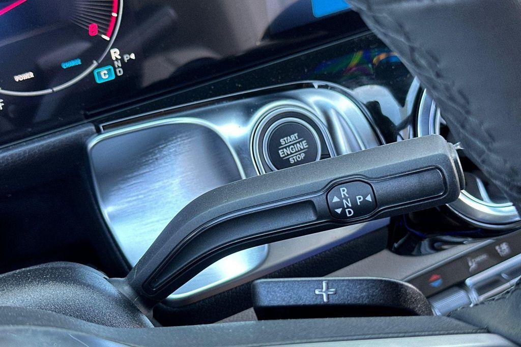 new 2025 Mercedes-Benz GLB 250 car, priced at $41,016