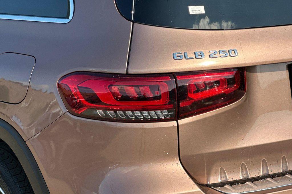 used 2021 Mercedes-Benz GLB 250 car, priced at $25,000