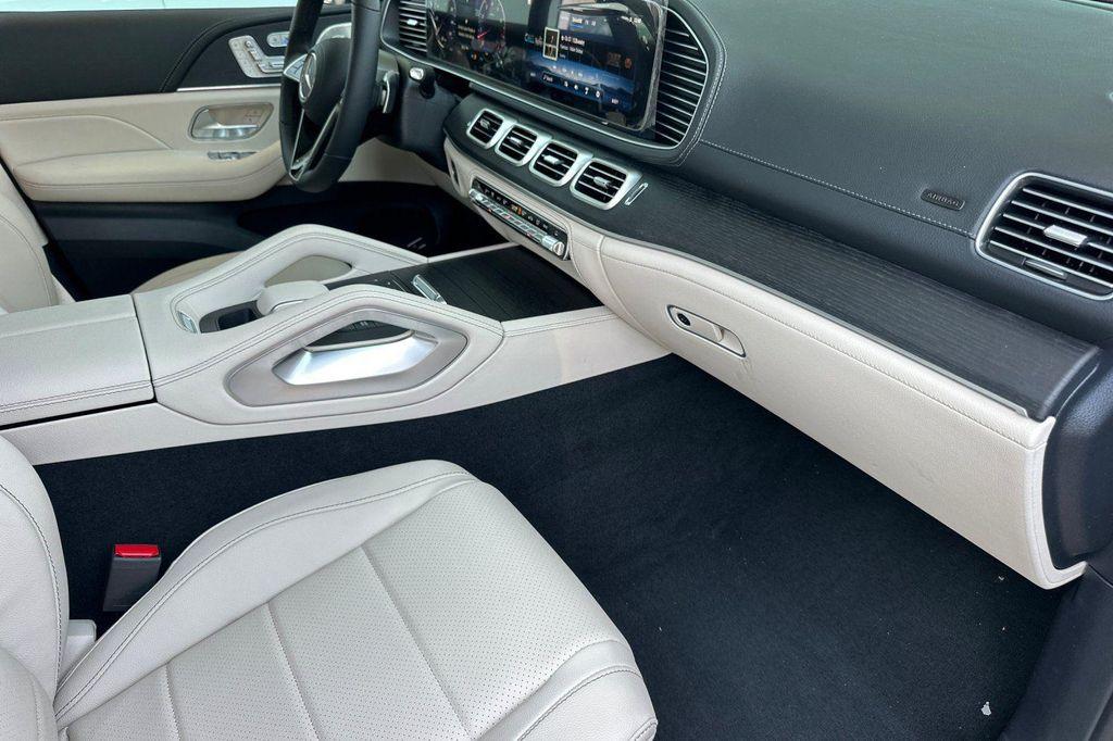 new 2025 Mercedes-Benz GLE 350 car, priced at $70,800