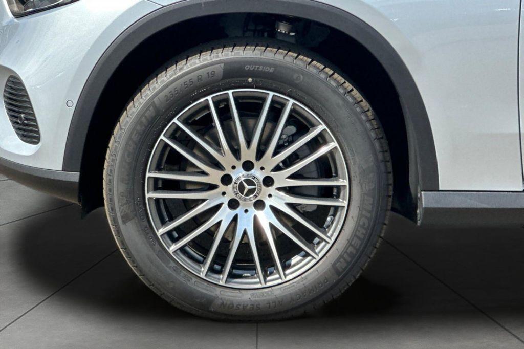 new 2025 Mercedes-Benz GLC 300 car, priced at $47,228