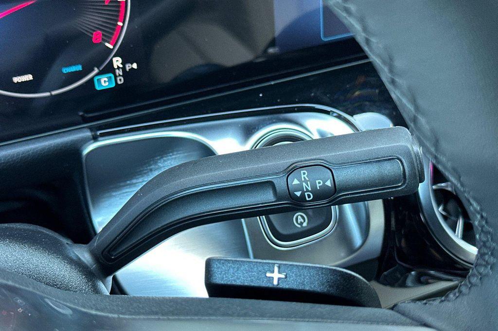 new 2025 Mercedes-Benz GLB 250 car, priced at $41,016