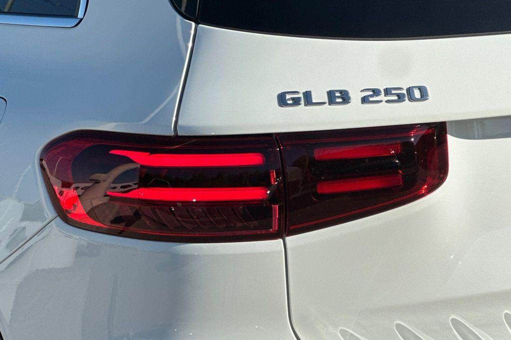 new 2025 Mercedes-Benz GLB 250 car, priced at $41,016