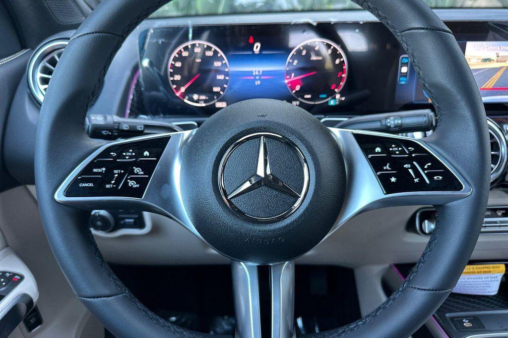 new 2025 Mercedes-Benz GLB 250 car, priced at $41,016