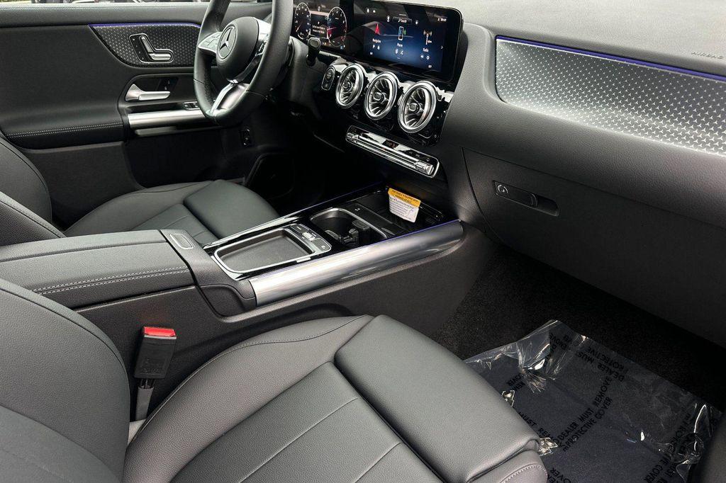 new 2025 Mercedes-Benz GLA 250 car, priced at $40,344