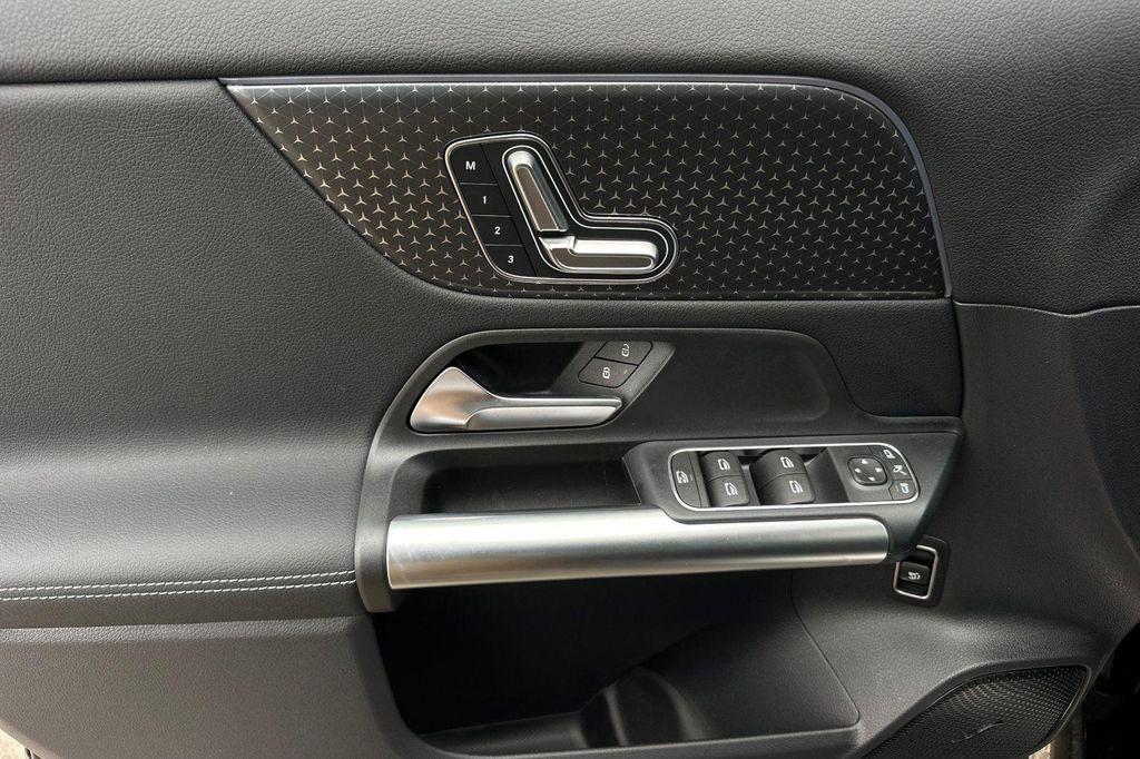 new 2025 Mercedes-Benz GLA 250 car, priced at $40,344