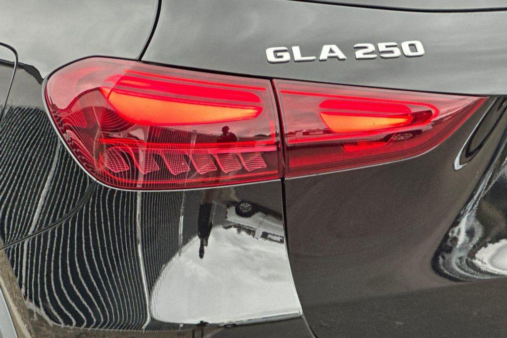 new 2025 Mercedes-Benz GLA 250 car, priced at $40,344