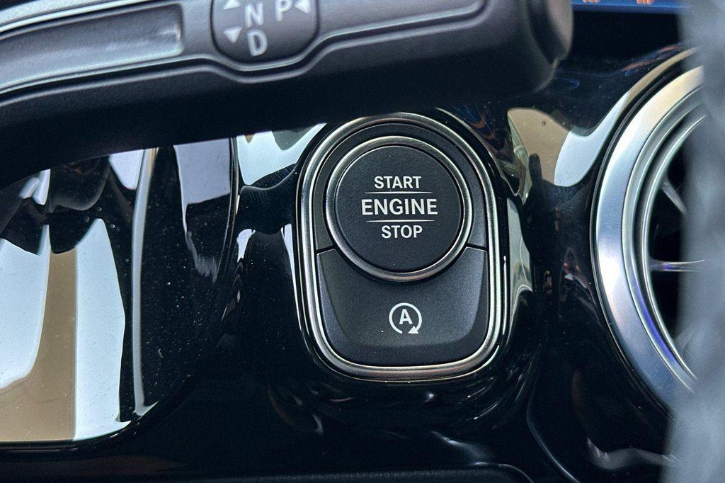 new 2025 Mercedes-Benz GLA 250 car, priced at $42,104