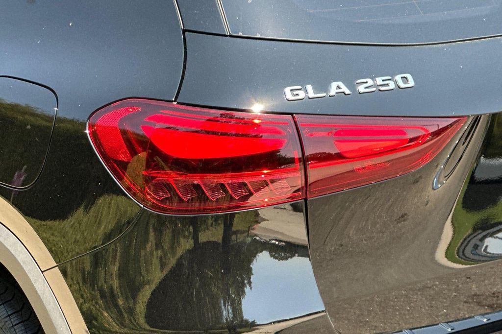 new 2025 Mercedes-Benz GLA 250 car, priced at $42,104