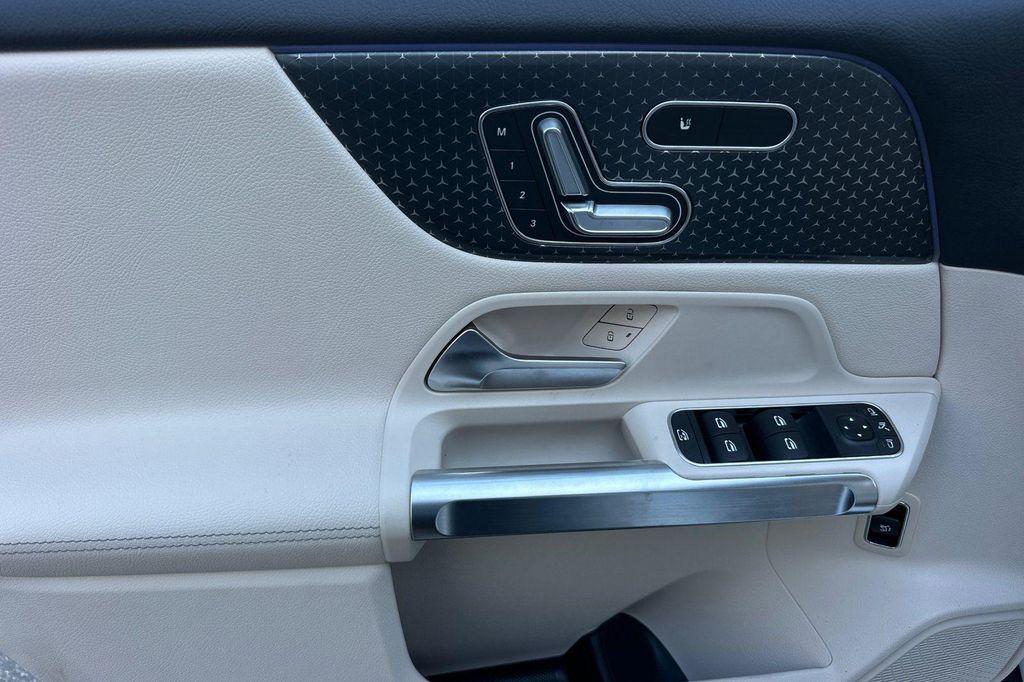 new 2025 Mercedes-Benz GLB 250 car, priced at $41,016