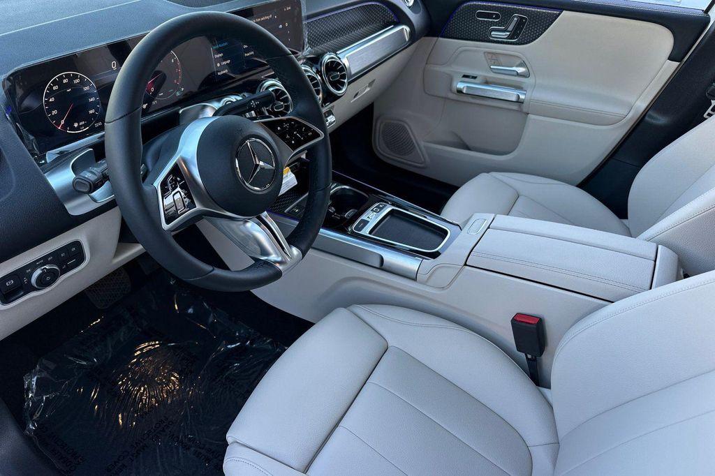 new 2025 Mercedes-Benz GLB 250 car, priced at $41,016