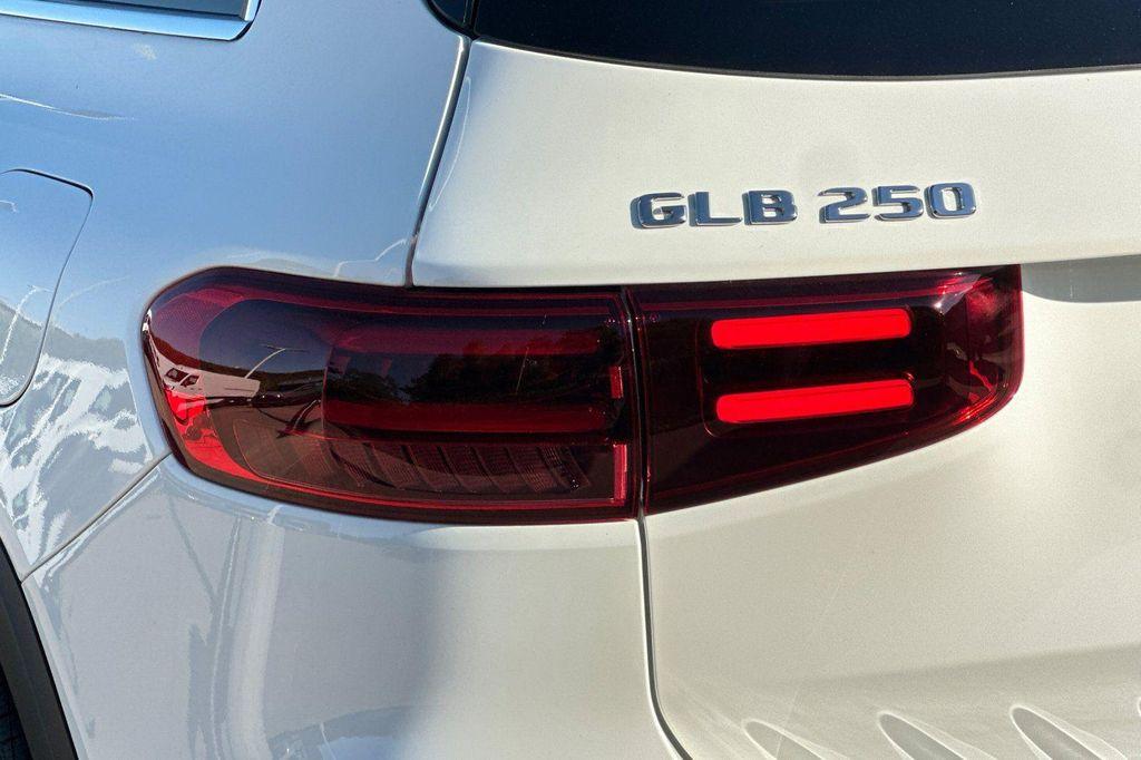 new 2025 Mercedes-Benz GLB 250 car, priced at $41,016