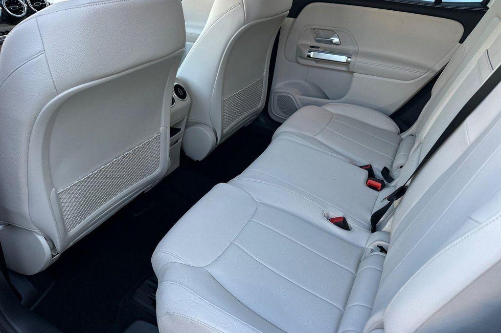 new 2025 Mercedes-Benz GLB 250 car, priced at $41,016