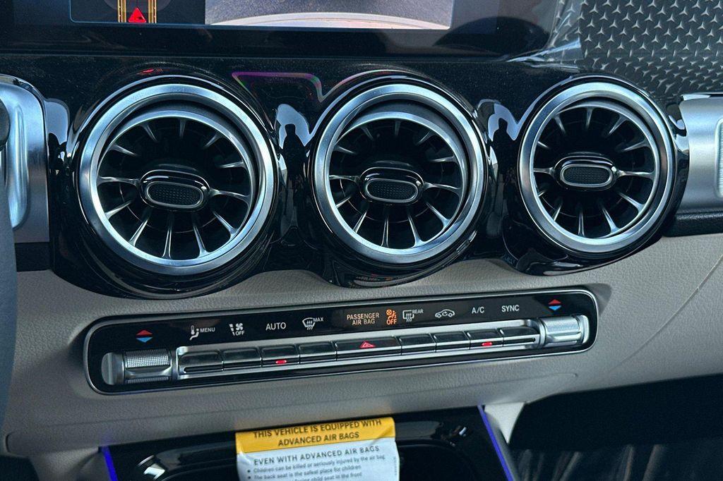 new 2025 Mercedes-Benz GLB 250 car, priced at $41,016