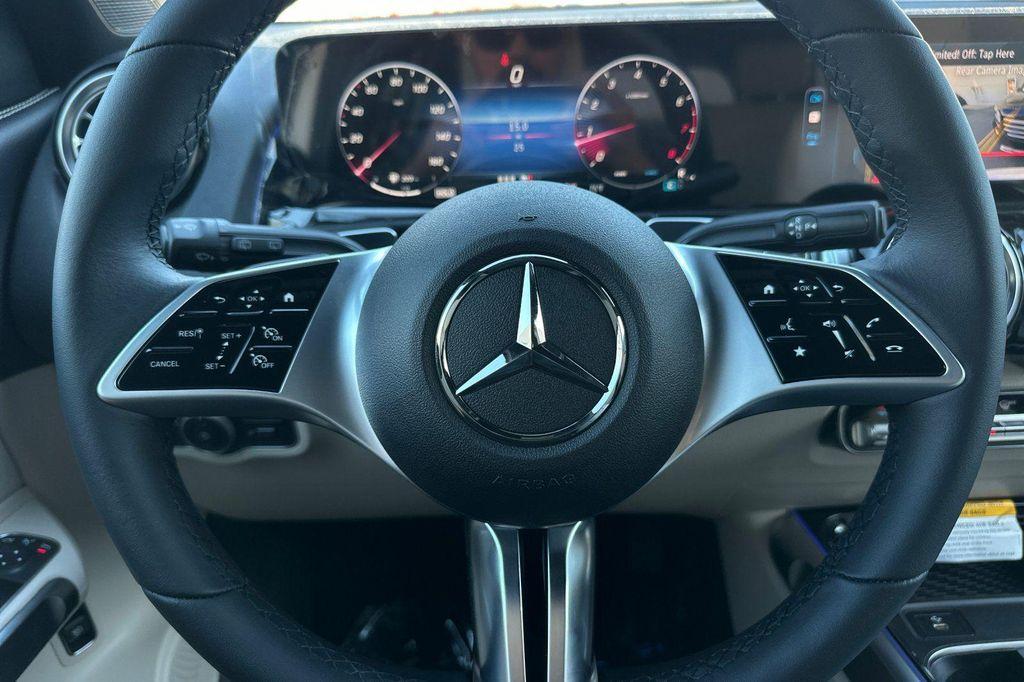 new 2025 Mercedes-Benz GLB 250 car, priced at $41,016