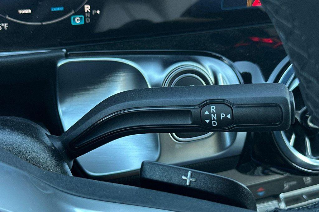 new 2025 Mercedes-Benz GLB 250 car, priced at $41,016