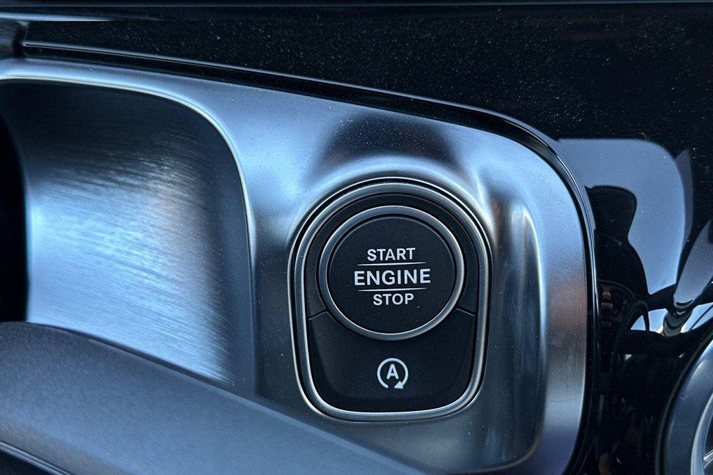 new 2025 Mercedes-Benz GLB 250 car, priced at $41,016