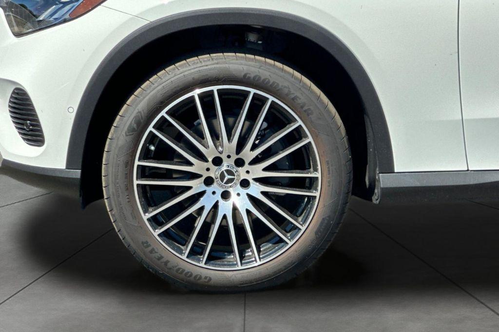 new 2025 Mercedes-Benz GLC 300 car, priced at $57,325