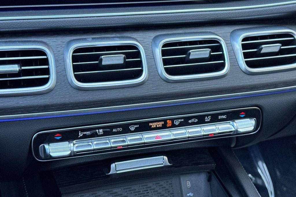 new 2025 Mercedes-Benz GLE 580 car, priced at $100,350