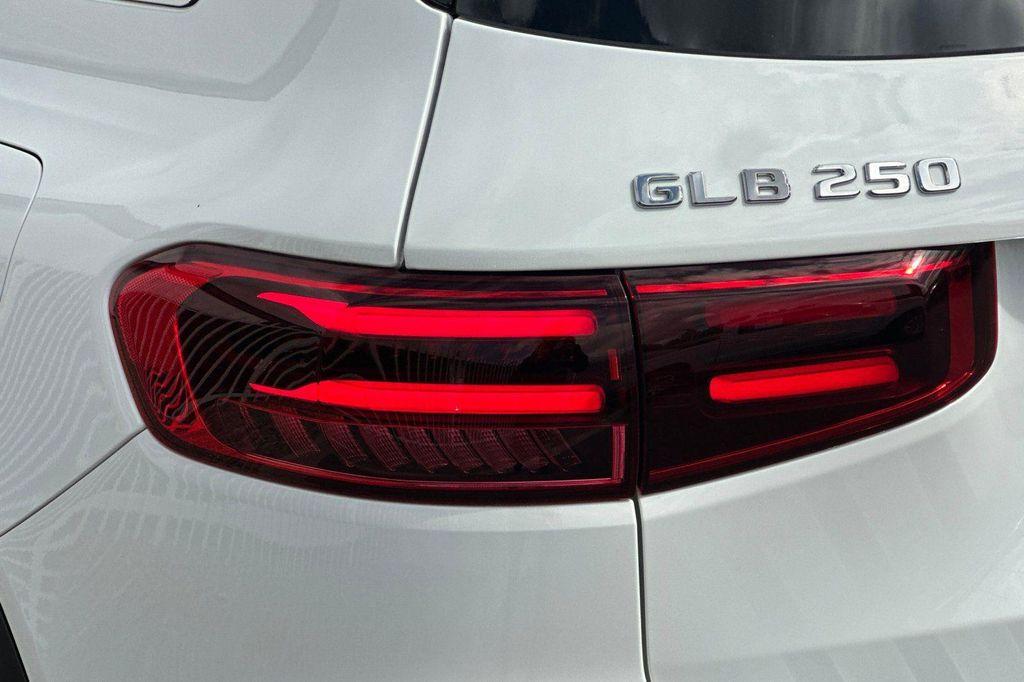 new 2025 Mercedes-Benz GLB 250 car, priced at $40,073